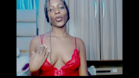 Snapshot of pixie_pulse chatting on June 24, 6:23 am Ella online show from June 24, 6:23 am