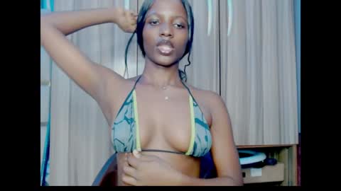 Snapshot of pixie_pulse chatting on June 27, 1:50 pm Ella online show from June 27, 1:50 pm