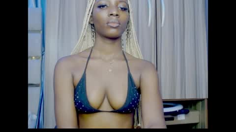 Snapshot of pixie_pulse chatting on July 4, 6:41 am Ella online show from July 4, 6:41 am