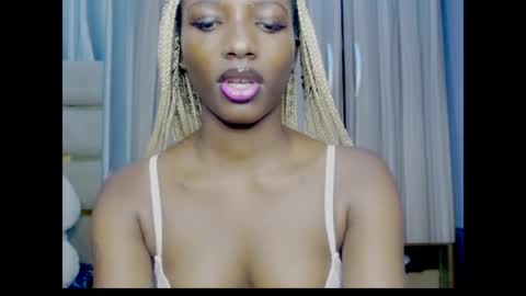 Snapshot of pixie_pulse chatting on July 29, 6:44 am Ella online show from July 29, 6:44 am