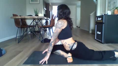 pixiecatfairy online show from June 30, 4:08 pm