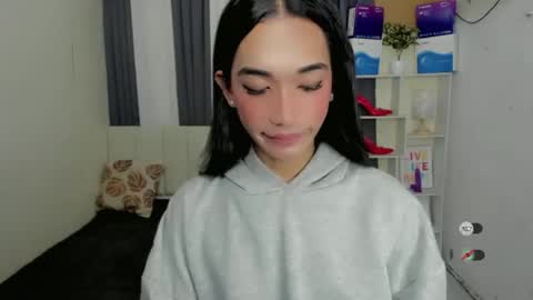 pixiedoll_ online show from December 18, 6:03 pm