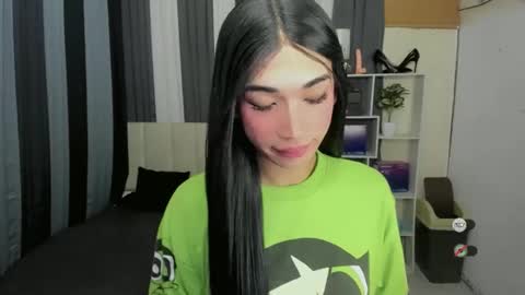 pixiedoll_ online show from May 17, 6:22 am