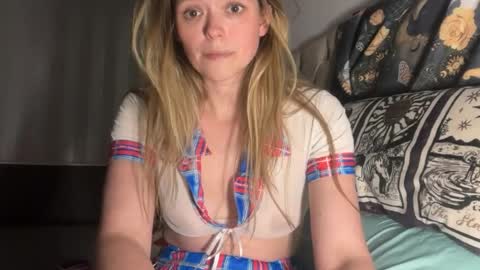 pixiehole4u online show from August 4, 8:33 pm