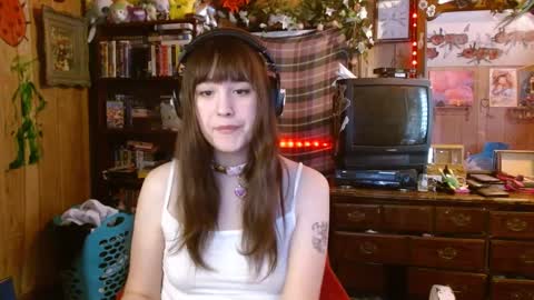 Izzy online show from February 11, 5:18 pm