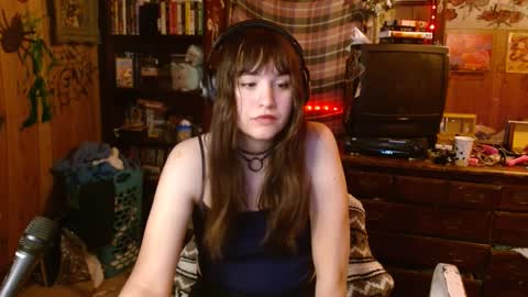 Izzy online show from February 18, 1:54 am