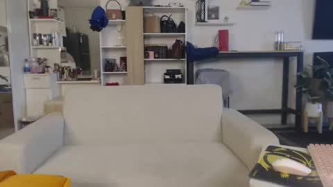 plasticgirll online show from December 22, 10:17 am