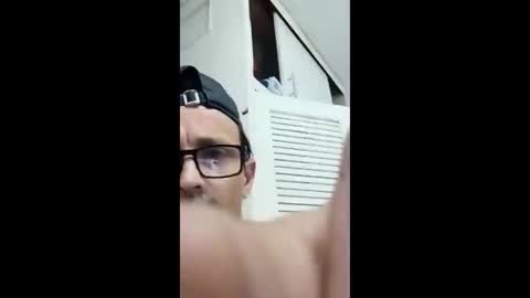 Snapshot of playboyalekz chatting on March 29, 4:12 am playboyalekz online show from March 29, 4:12 am