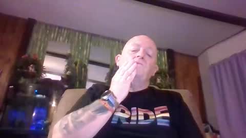 Snapshot of playboychas chatting on March 29, 4:01 am chaz online show from March 29, 4:01 am