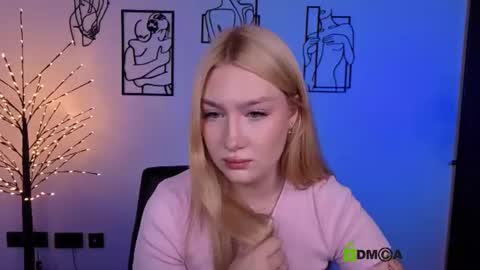 Sophie online show from July 18, 7:06 pm