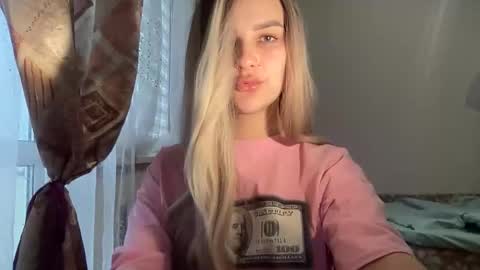 Mia online show from October 1, 6:41 am