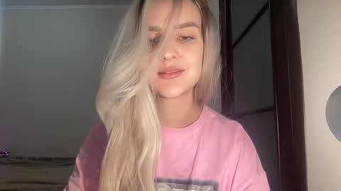 Mia online show from October 1, 8:48 pm
