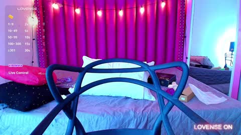 Snapshot of playfuljust_18 chatting on December 5, 3:17 pm SAMARA online show from December 5, 3:17 pm