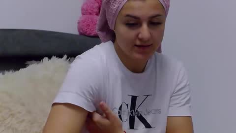 Snapshot of playfulnicole chatting on April 1, 5:19 am PlayfulNicole online show from April 1, 5:19 am