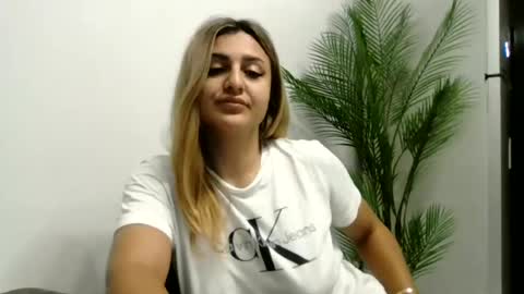 Snapshot of playfulnicole chatting on June 25, 2:11 am PlayfulNicole online show from June 25, 2:11 am