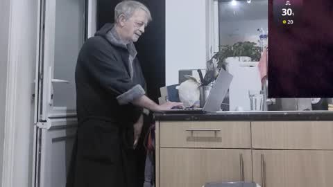 Play Me online show from December 3, 5:04 am