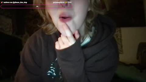 Snapshot of please_doe_stop chatting on February 25, 3:09 am please_doe_stop online show from February 25, 3:09 am