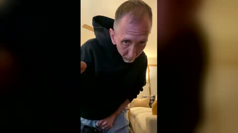 Snapshot of pleasure4us80 chatting on March 31, 3:30 am pleasure4us80 online show from March 31, 3:30 am