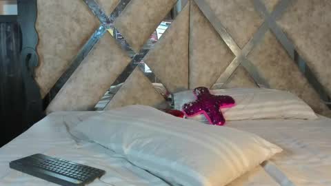 Aurora online show from March 27, 2:06 pm