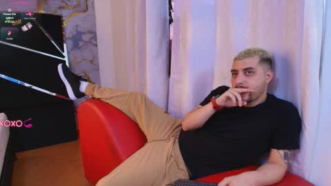 Snapshot of pleasure_vibes023 chatting on October 13, 9:15 pm JUAN AND JULI online show from October 13, 9:15 pm