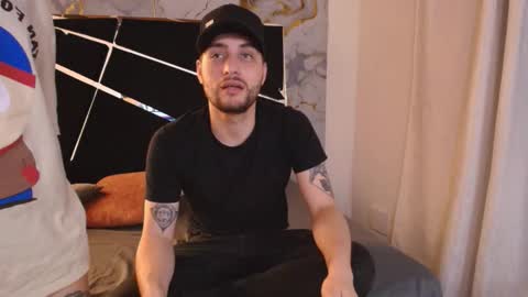 Snapshot of pleasure_vibes023 chatting on October 24, 10:17 pm JUAN AND JULI online show from October 24, 10:17 pm