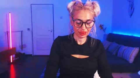 Victoria online show from December 25, 12:27 am