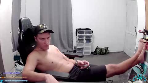 plkrisztian online show from November 19, 5:24 pm