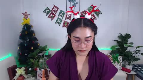 Ploysai online show from December 11, 5:04 pm