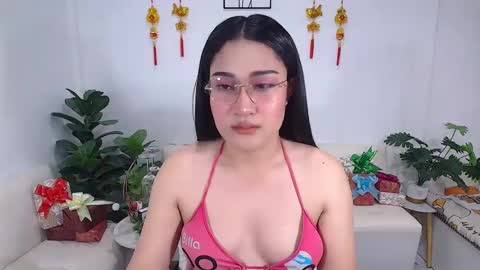 Ploysai online show from February 11, 7:12 am