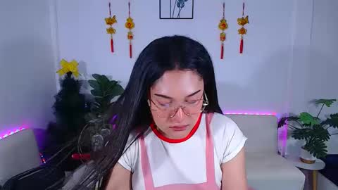Snapshot of ploysaithailand chatting on April 21, 1:18 am Ploysai online show from April 21, 1:18 am