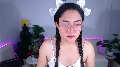 Snapshot of ploysaithailand chatting on May 19, 3:35 am Ploysai online show from May 19, 3:35 am