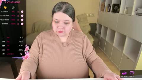 Snapshot of plum_pie__ chatting on December 21, 8:27 pm Alice online show from December 21, 8:27 pm