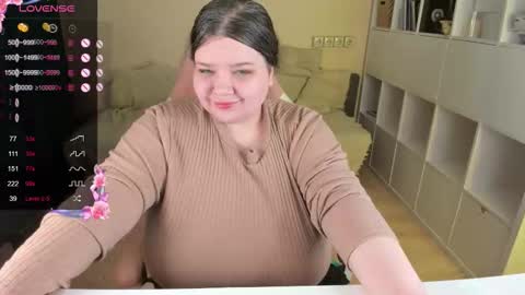 Snapshot of plum_pie__ chatting on January 14, 7:25 am Alice online show from January 14, 7:25 am