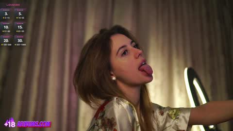 Snapshot of plump_bums chatting on March 12, 6:52 am Ari online show from March 12, 6:52 am