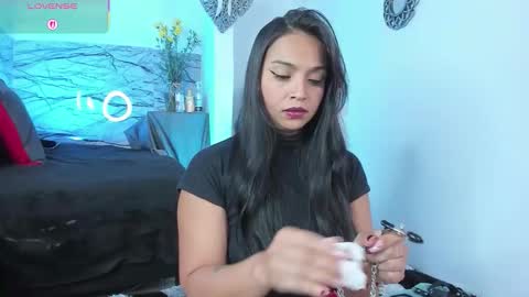 Emi online show from February 19, 7:32 pm