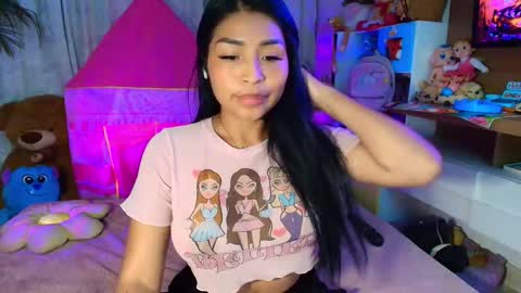 Snapshot of pocahontas_cute chatting on February 13, 2:40 am Nicole online show from February 13, 2:40 am