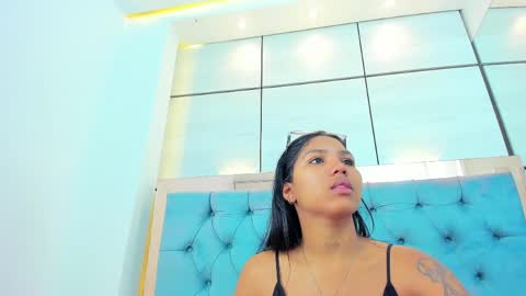 Snapshot of pocahontas_pow chatting on April 8, 11:54 am Pocahontas online show from April 8, 11:54 am