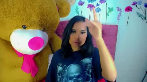 Snapshot of pocahontasexxy chatting on December 4, 4:54 am DaniellaBaby online show from December 4, 4:54 am