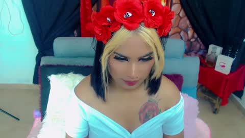 Snapshot of pocahontasexxy chatting on January 11, 5:41 am DaniellaBaby online show from January 11, 5:41 am