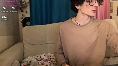 Snapshot of pocket_lovers chatting on December 1, 2:05 am Cute Sofia and Handsome Richy online show from December 1, 2:05 am