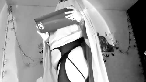 Willow                      Hours 12pm to 630pm Colombian time FRIDAY AND SUNDAY FREE DAYS online show from October 9, 5:33 pm