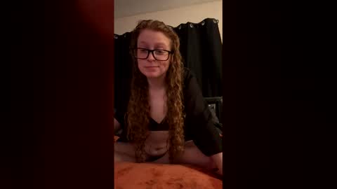 poisonivyy95 online show from March 2, 2:58 am