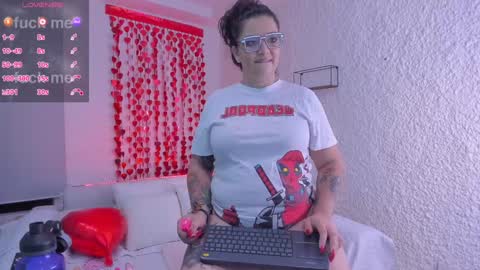 Snapshot of poisson_ivy_ chatting on February 5, 4:16 am poisson_ivy_ online show from February 5, 4:16 am