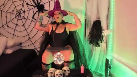 Snapshot of poisson_ivy_ chatting on October 3, 8:28 pm poisson_ivy_ online show from October 3, 8:28 pm