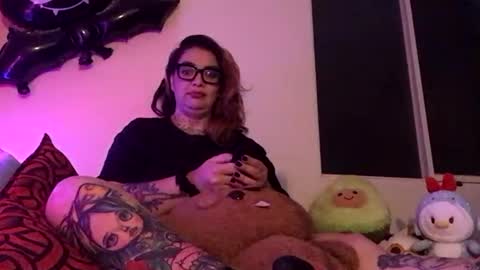 Snapshot of poisson_ivy_ chatting on October 28, 8:29 am poisson_ivy_ online show from October 28, 8:29 am