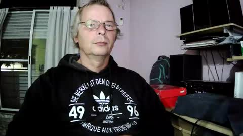 Snapshot of pol22010 chatting on March 23, 12:25 am Polako online show from March 23, 12:25 am