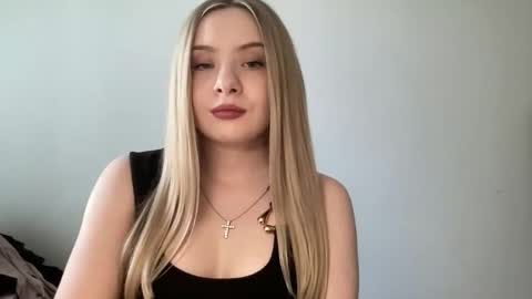 Snapshot of polishangel222 chatting on April 25, 2:25 pm polishangel222 online show from April 25, 2:25 pm