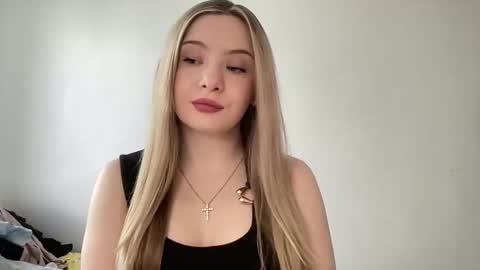 Snapshot of polishangel222 chatting on April 26, 1:42 pm polishangel222 online show from April 26, 1:42 pm