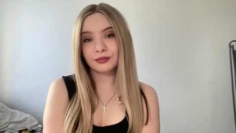 Snapshot of polishangel222 chatting on April 27, 2:37 pm polishangel222 online show from April 27, 2:37 pm