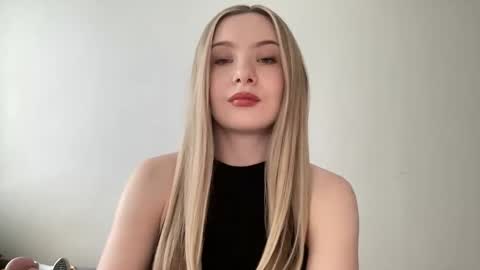 Snapshot of polishangel222 chatting on April 28, 2:22 pm polishangel222 online show from April 28, 2:22 pm